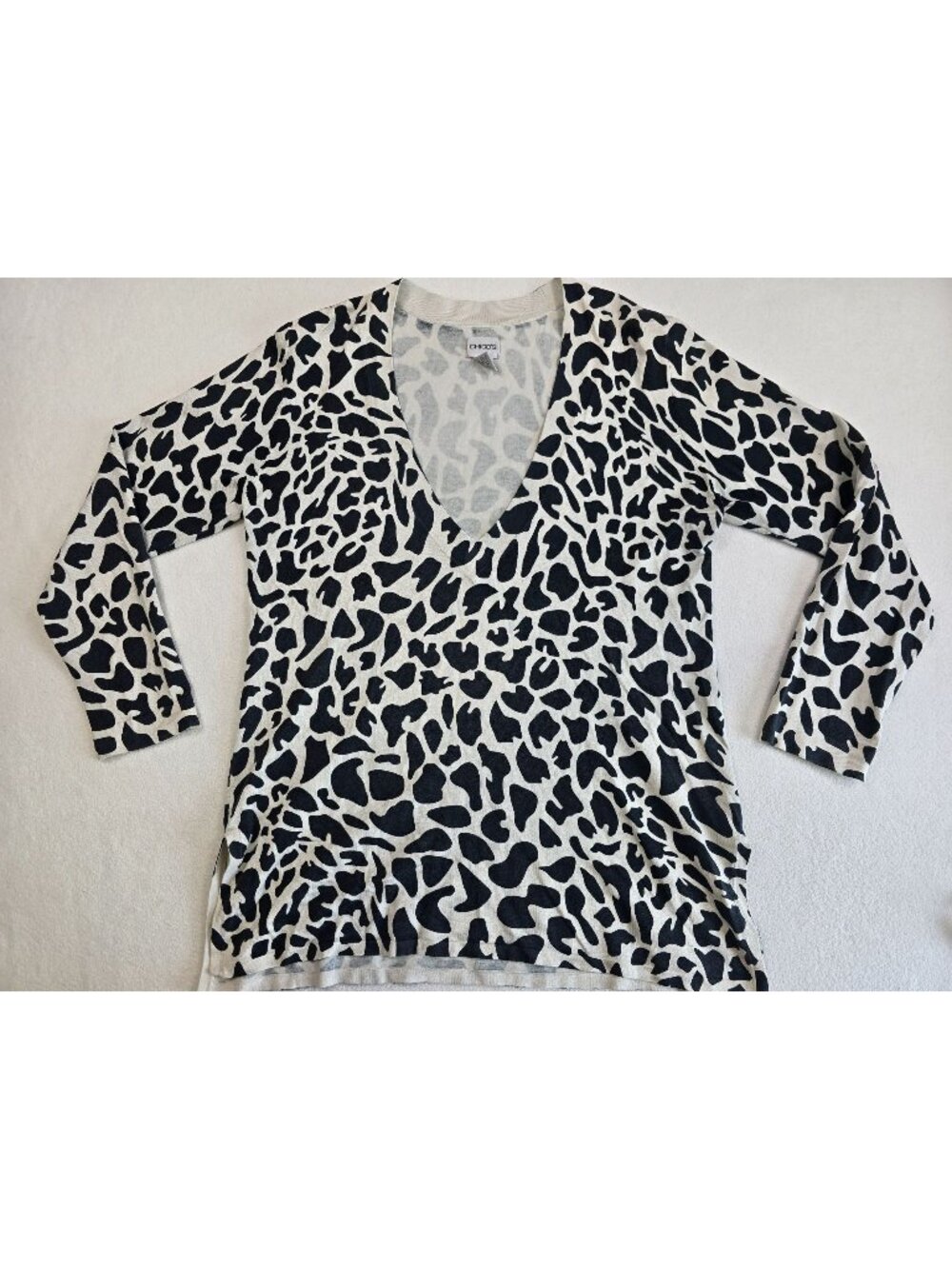 Chicos Animal Print V-Neck Long Sleeve Top Size 2 Silk Blend Large 12